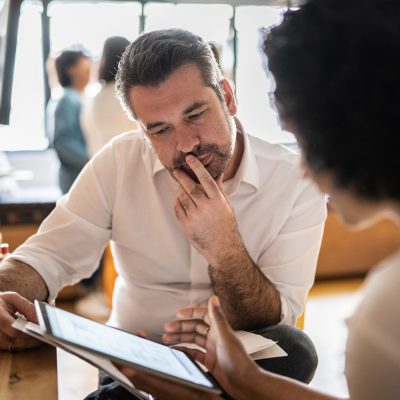 Neugier am Arbeitsplatz: Warum sie gut fürs Geschäft ist und wie Sie sie in Ihrem Unternehmen fördern können